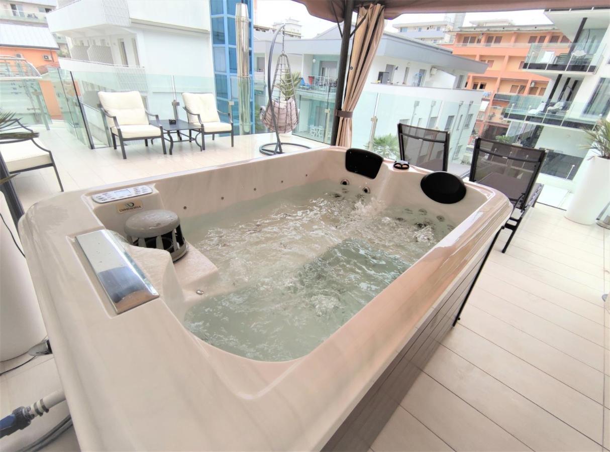 Hotel Rossini 4S ลินญาโน ซับเบียโดโร ภายนอก รูปภาพ