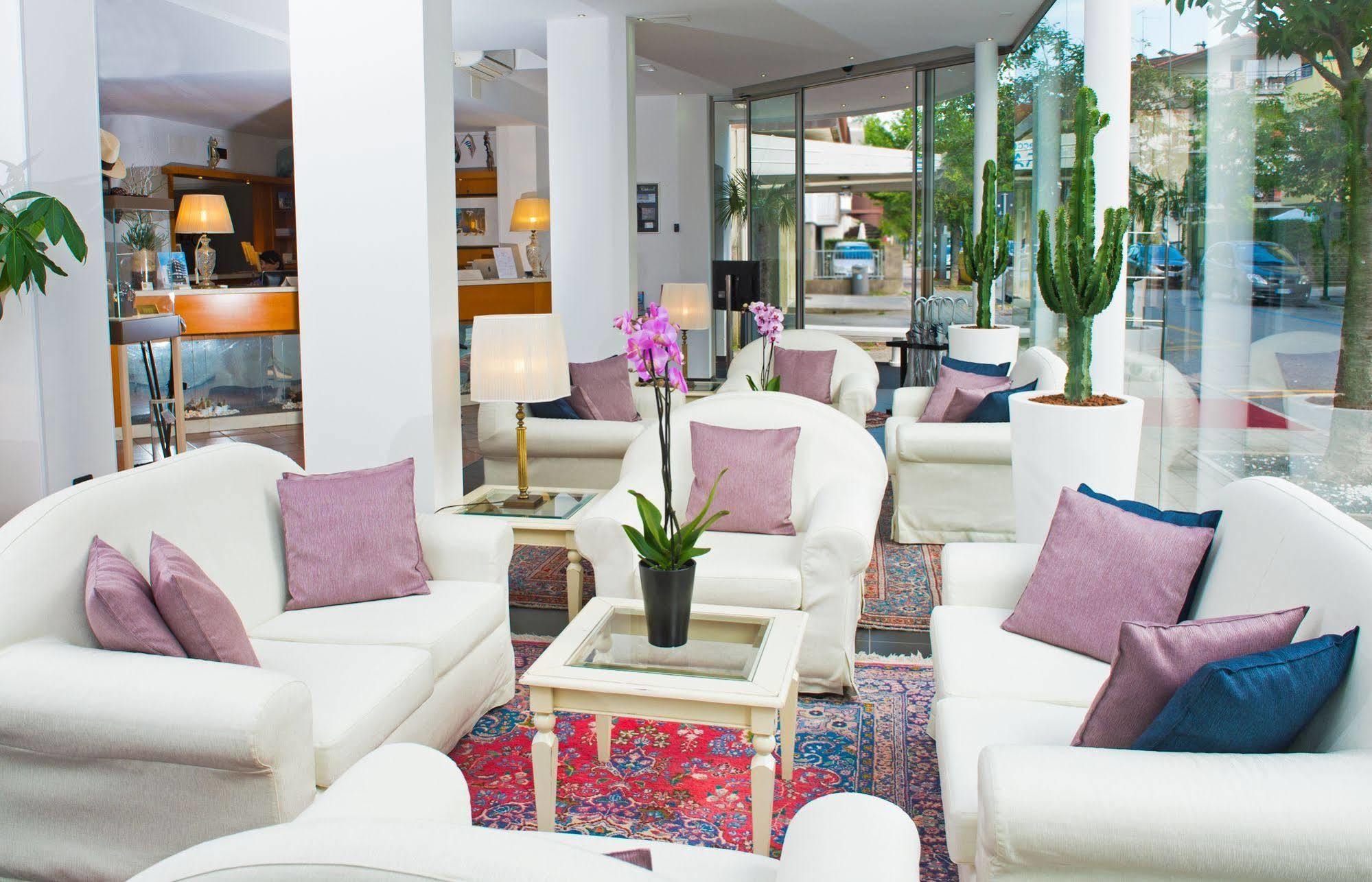 Hotel Rossini 4S ลินญาโน ซับเบียโดโร ภายนอก รูปภาพ