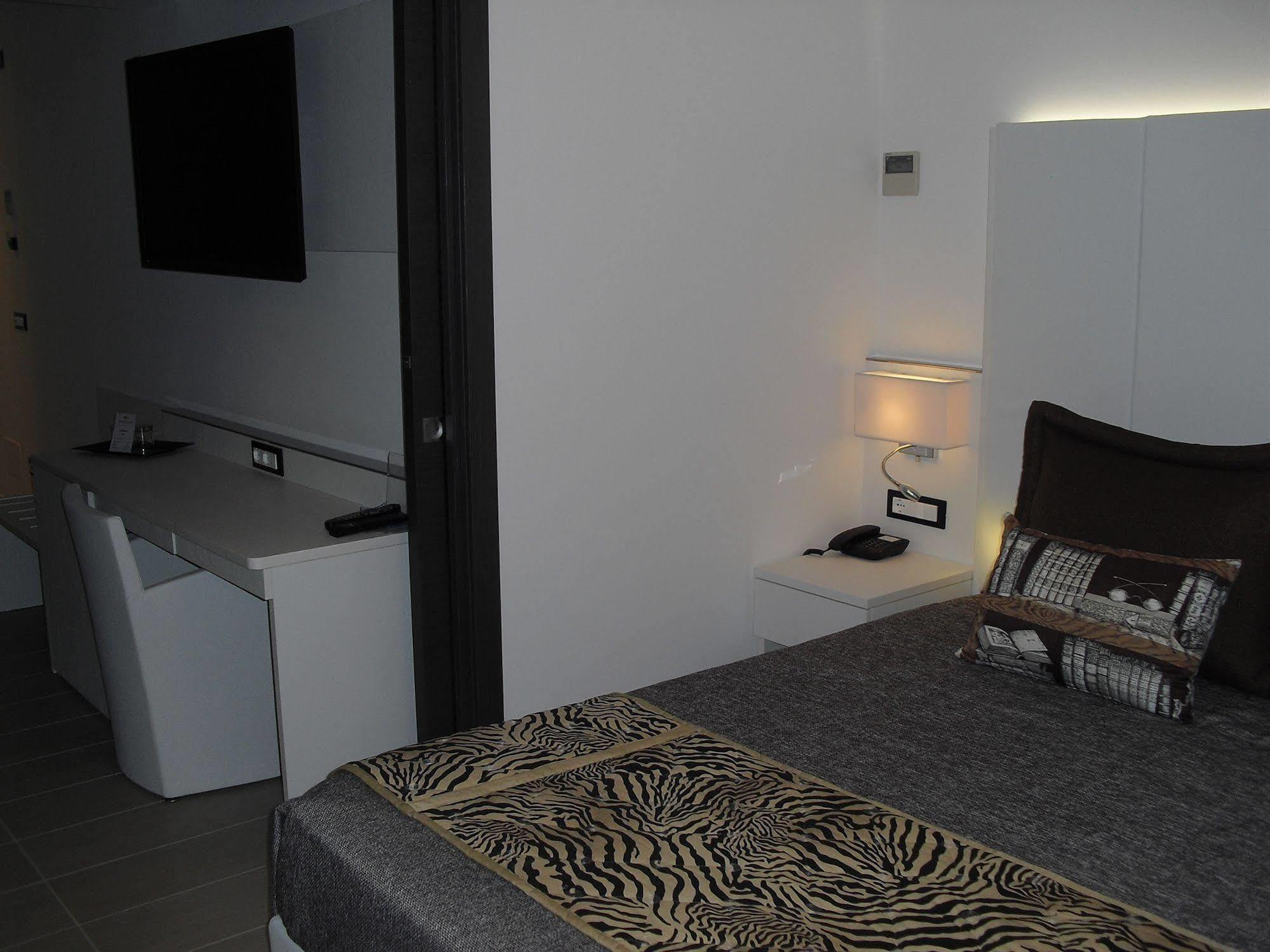 Hotel Rossini 4S ลินญาโน ซับเบียโดโร ภายนอก รูปภาพ