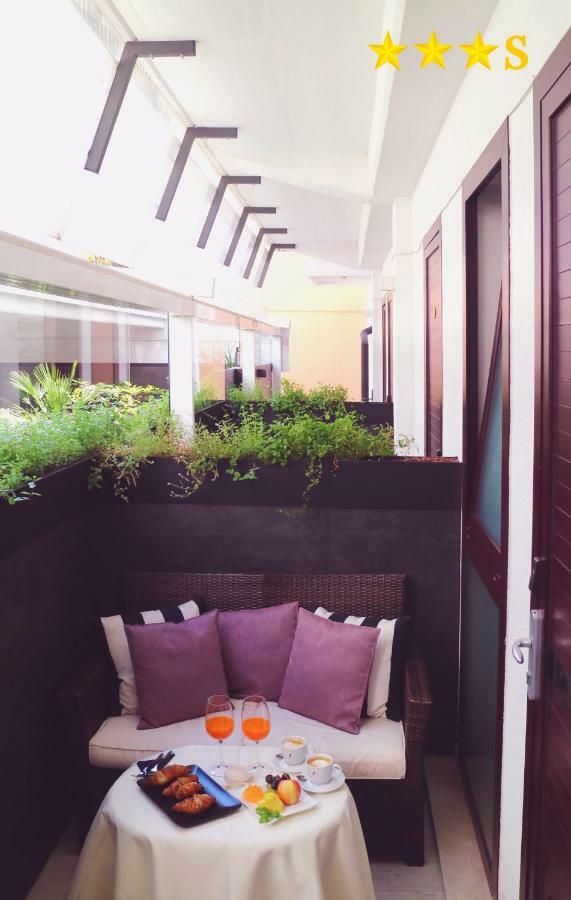 Hotel Rossini 4S ลินญาโน ซับเบียโดโร ภายนอก รูปภาพ