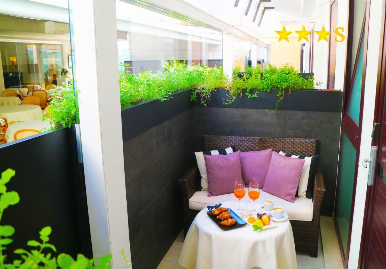 Hotel Rossini 4S ลินญาโน ซับเบียโดโร ภายนอก รูปภาพ